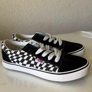 Unlisted Kids Steven checkered white & black lace up shoes Sz 4